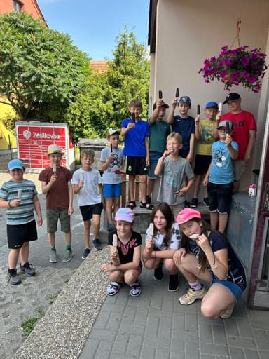 Rozloučení a odměna s nanuky Image